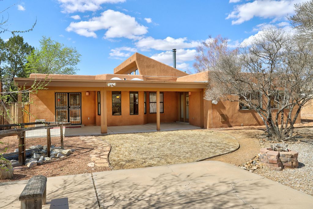 Image 32 of property listing at 4412 De La Cruz NW, Albuquerque, NM 87107