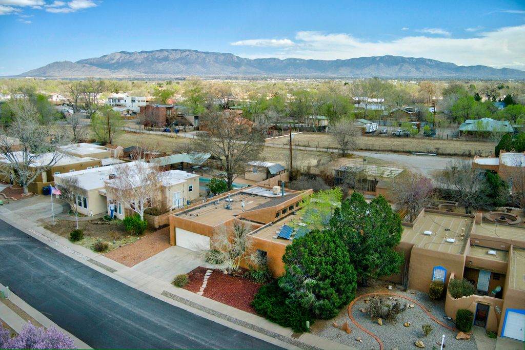 Image 39 of property listing at 4412 De La Cruz NW, Albuquerque, NM 87107