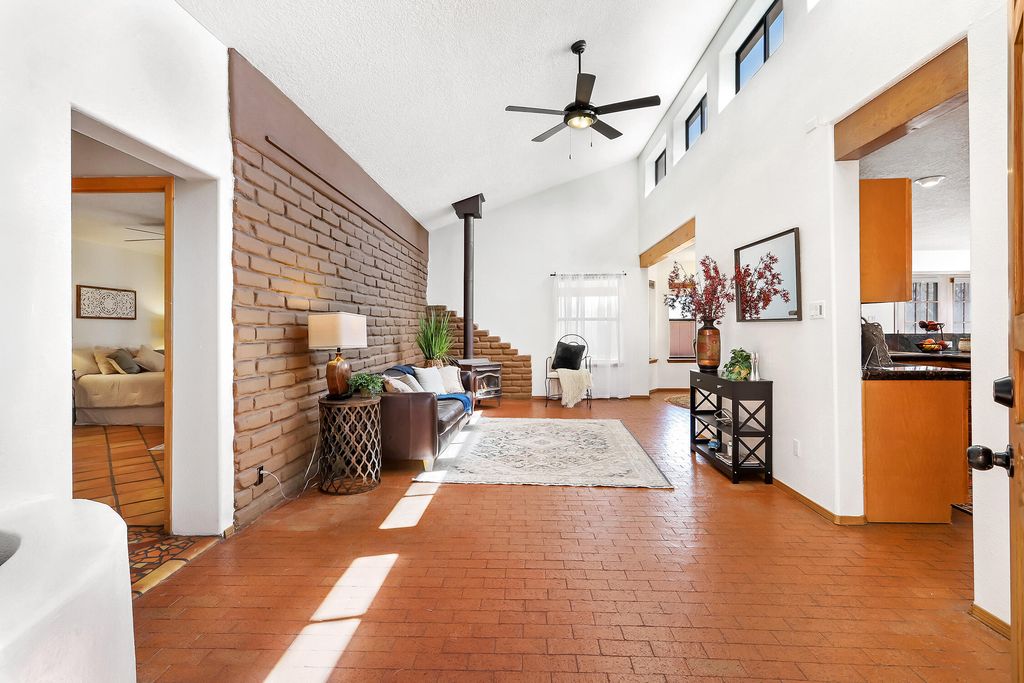 Image 5 of property listing at 4412 De La Cruz NW, Albuquerque, NM 87107