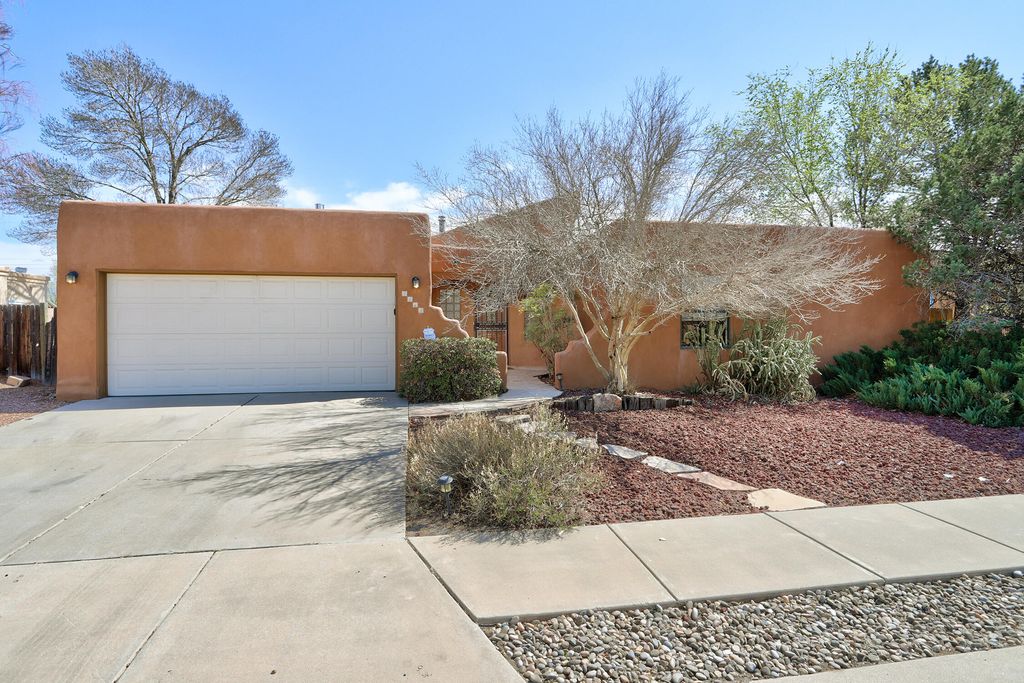 Image 6 of property listing at 4412 De La Cruz NW, Albuquerque, NM 87107