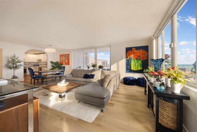 5401 Collins Ave 102, Miami Beach, FL 33140