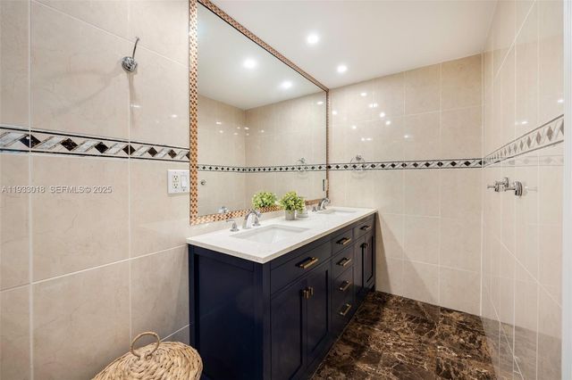 5401 Collins Ave 102, Miami Beach, FL 33140