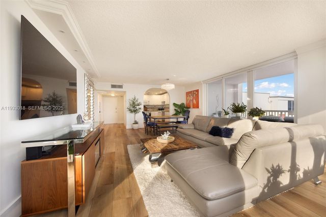 5401 Collins Ave 102, Miami Beach, FL 33140