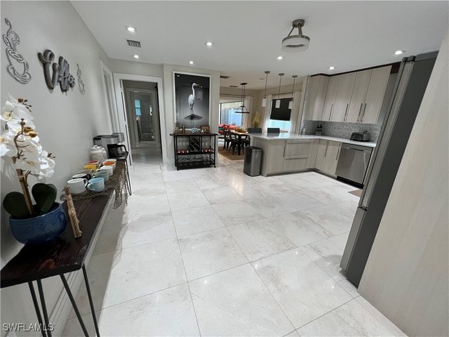 648 100th AVE N, Naples, FL 34108