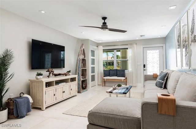 648 100th AVE N, Naples, FL 34108