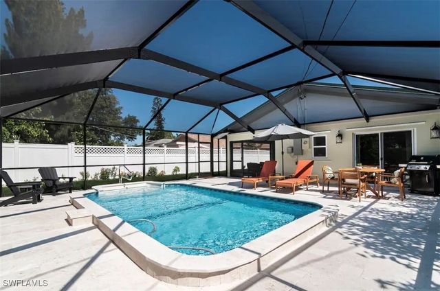 648 100th AVE N, Naples, FL 34108