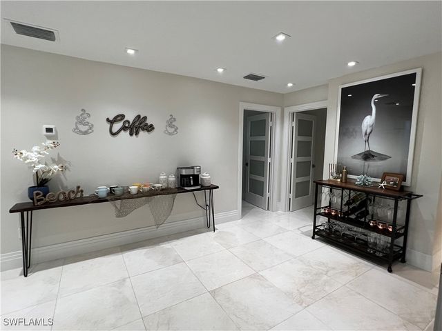 648 100th AVE N, Naples, FL 34108