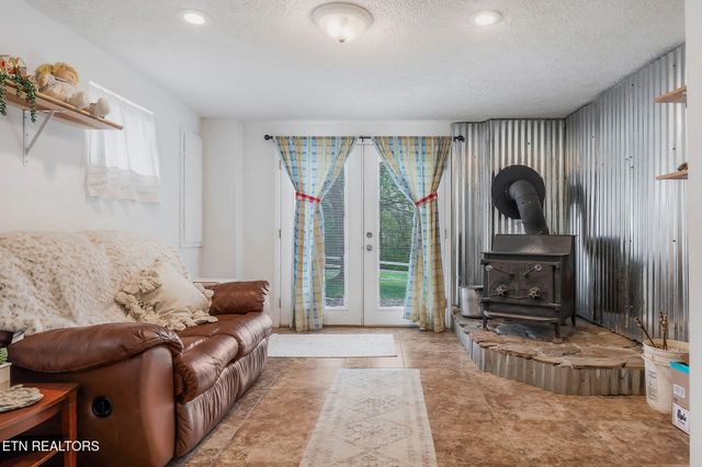 698 Maynard Rd Rd, Crossville, TN 38571