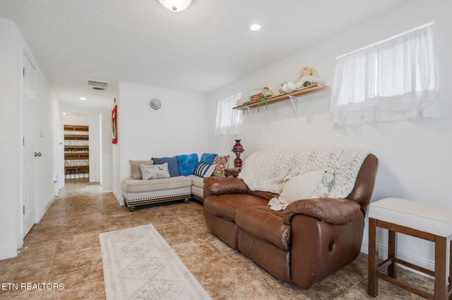 698 Maynard Rd Rd, Crossville, TN 38571