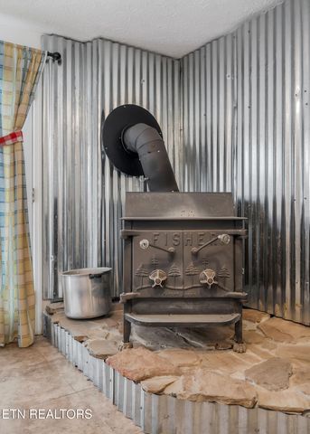 698 Maynard Rd Rd, Crossville, TN 38571