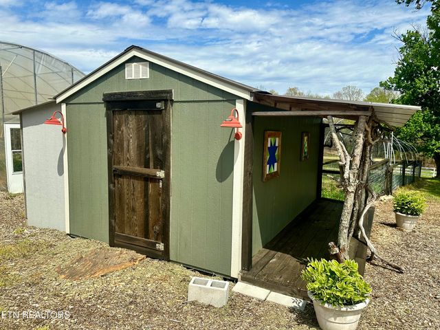 698 Maynard Rd Rd, Crossville, TN 38571