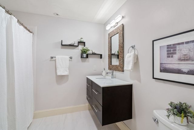 113 Carlisle St 113, Newton, MA 02459