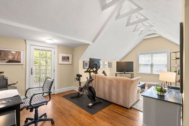 113 Carlisle St 113, Newton, MA 02459