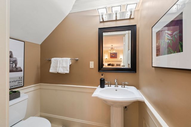 113 Carlisle St 113, Newton, MA 02459
