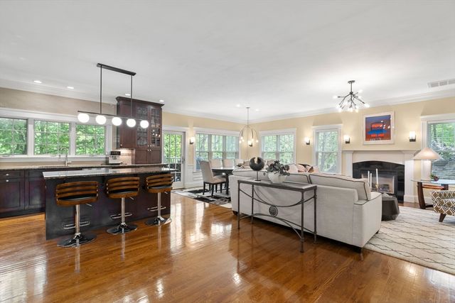 113 Carlisle St 113, Newton, MA 02459
