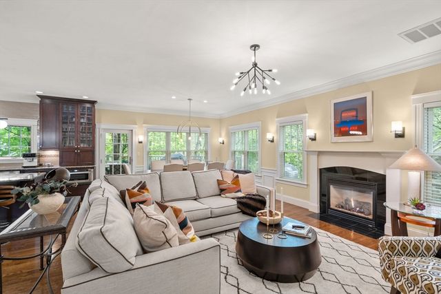 113 Carlisle St 113, Newton, MA 02459