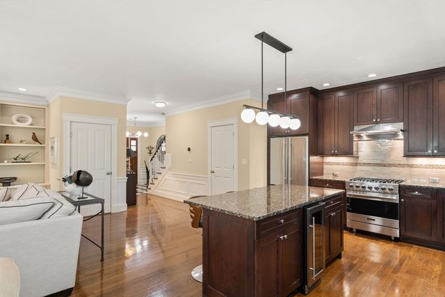 113 Carlisle St 113, Newton, MA 02459
