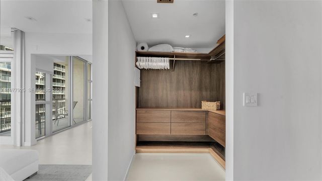 3301 NE 1st Ave H1711, Miami, FL 33137