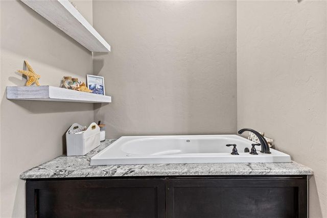 1300 Crimson Drive, Weatherford, OK 73096