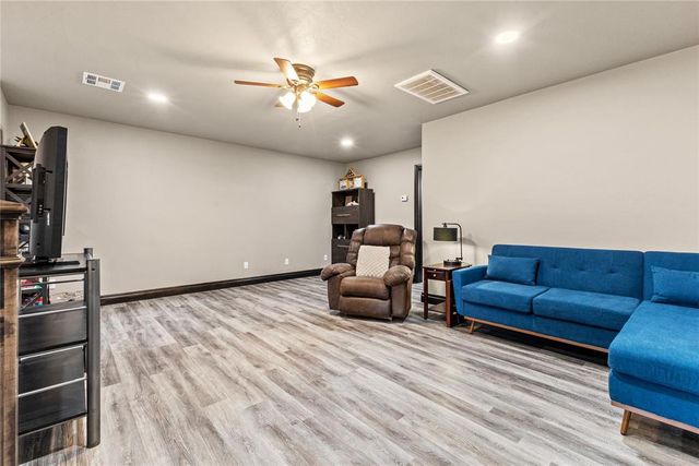 1300 Crimson Drive, Weatherford, OK 73096