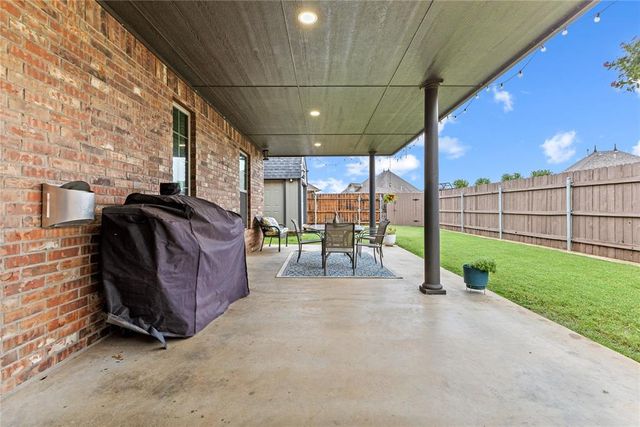 1300 Crimson Drive, Weatherford, OK 73096