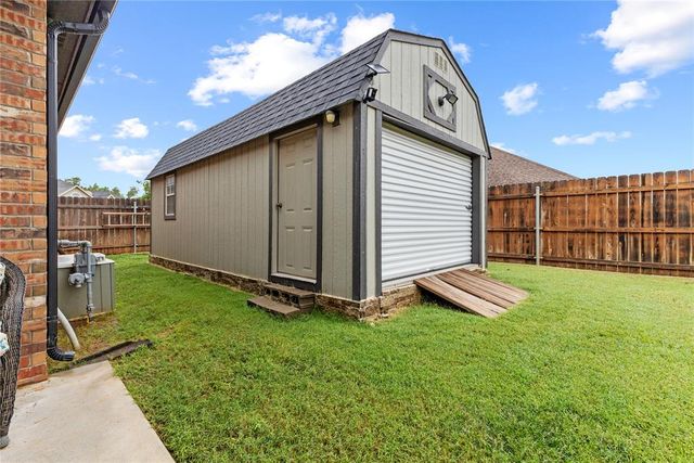 1300 Crimson Drive, Weatherford, OK 73096