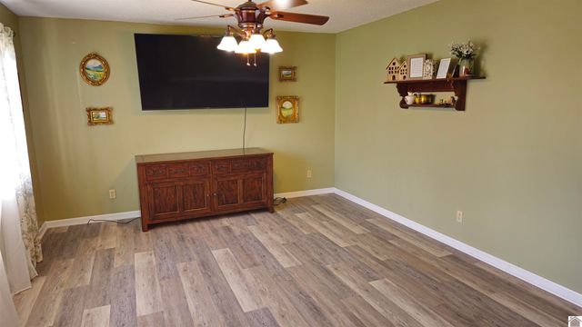 4678 W US Highway 68, Benton, KY 42025