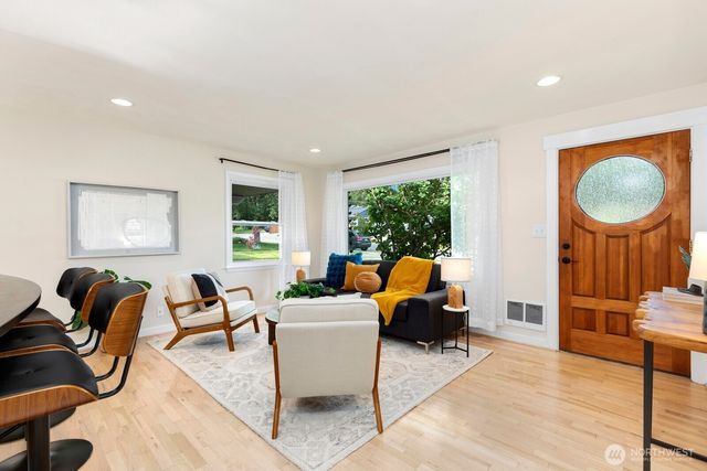 9348 32nd Avenue SW, Seattle, WA 98126