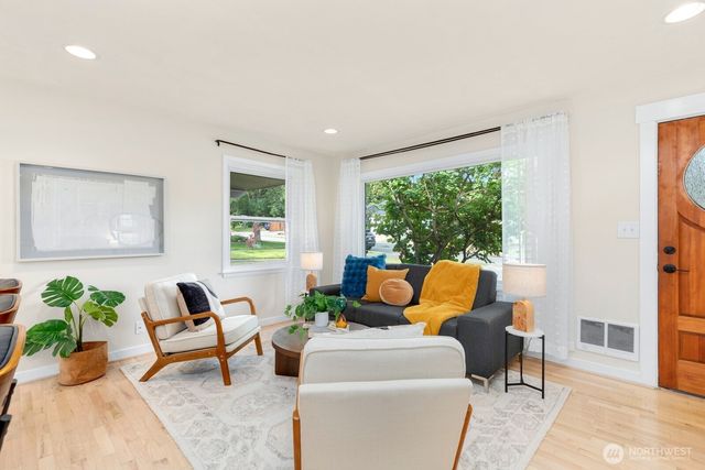 9348 32nd Avenue SW, Seattle, WA 98126
