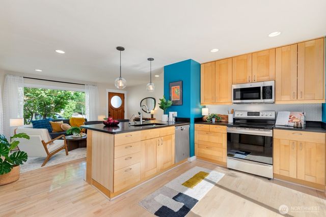 9348 32nd Avenue SW, Seattle, WA 98126