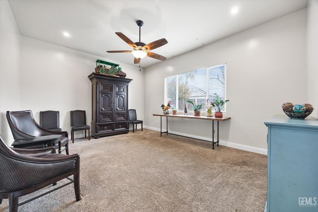 9321 Riviera Del Sol Drive, Bakersfield, CA 93314