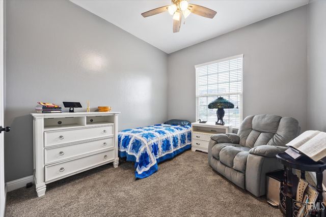 9321 Riviera Del Sol Drive, Bakersfield, CA 93314