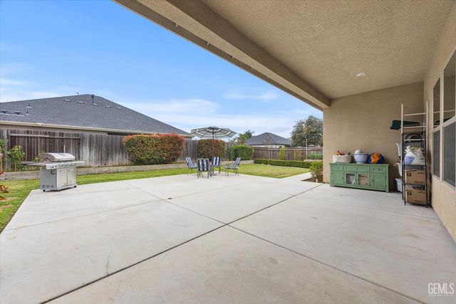 9321 Riviera Del Sol Drive, Bakersfield, CA 93314