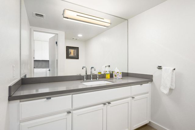 100 E Stevens Road 513, Palm Springs, CA 92262