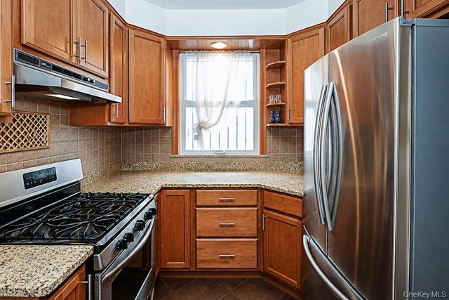 25-30 36th Avenue, Astoria, NY 11106