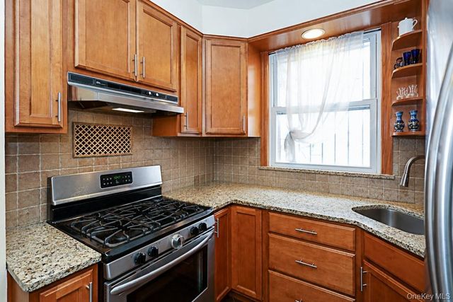 25-30 36th Avenue, Astoria, NY 11106