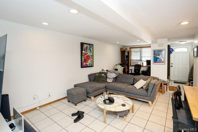 25-30 36th Avenue, Astoria, NY 11106