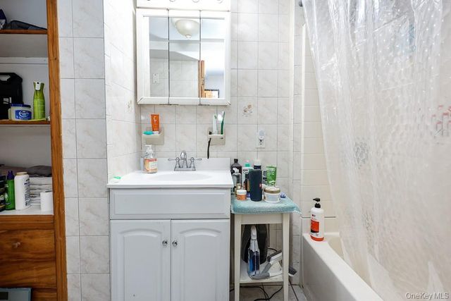 25-30 36th Avenue, Astoria, NY 11106