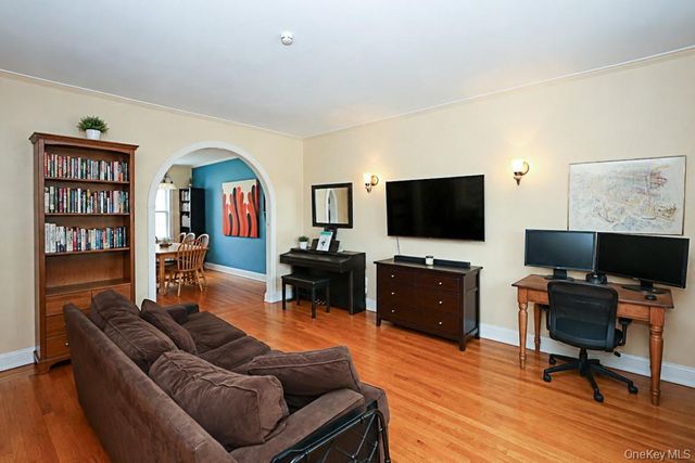 25-30 36th Avenue, Astoria, NY 11106