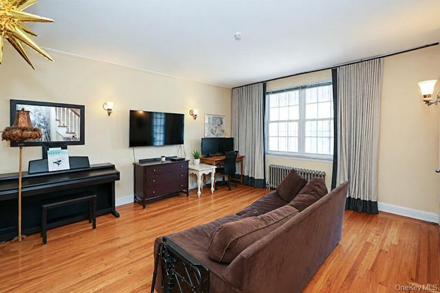 25-30 36th Avenue, Astoria, NY 11106