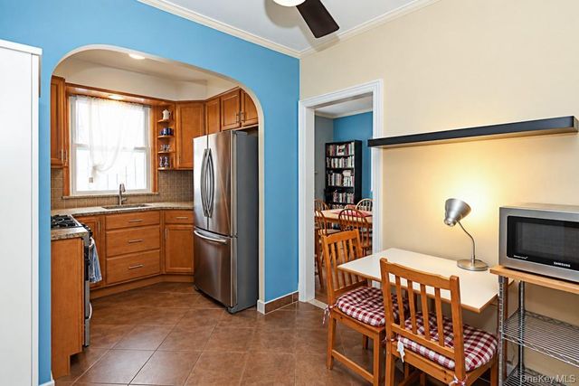 25-30 36th Avenue, Astoria, NY 11106