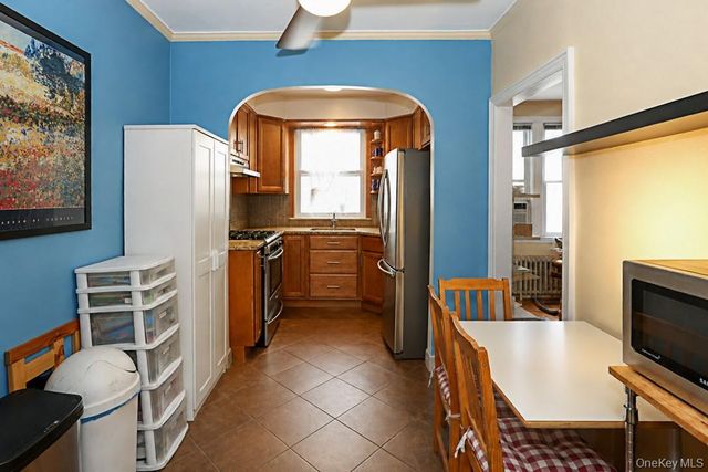 25-30 36th Avenue, Astoria, NY 11106