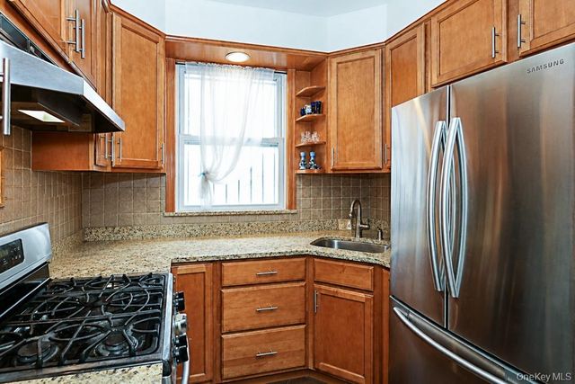 25-30 36th Avenue, Astoria, NY 11106