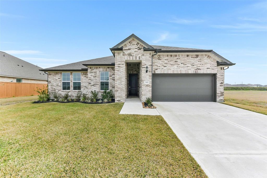 13601 Fairway Arbor Drive, Texas City, TX 77568