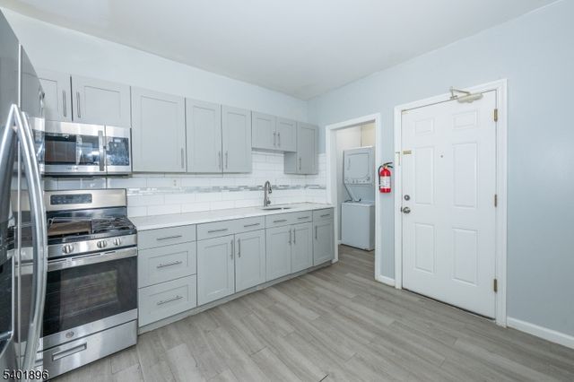 65 Grove St, Bloomfield Twp., NJ 07003