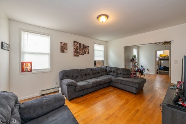 65 Grove St, Bloomfield Twp., NJ 07003