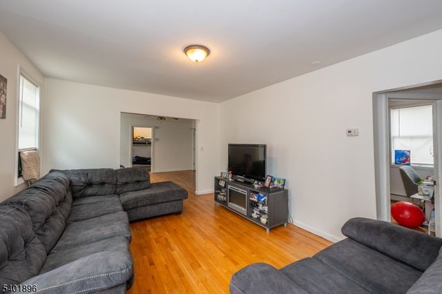 65 Grove St, Bloomfield Twp., NJ 07003