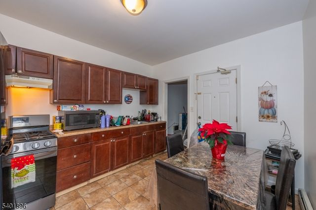 65 Grove St, Bloomfield Twp., NJ 07003