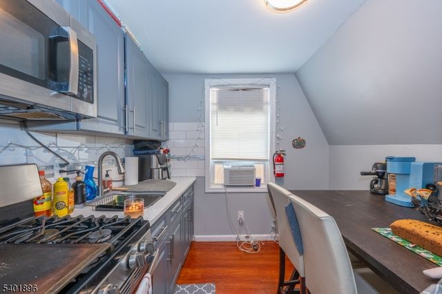 65 Grove St, Bloomfield Twp., NJ 07003