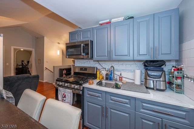 65 Grove St, Bloomfield Twp., NJ 07003